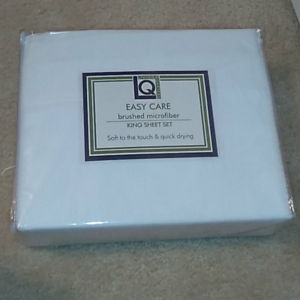 NIP Living Quarters King sized sheets